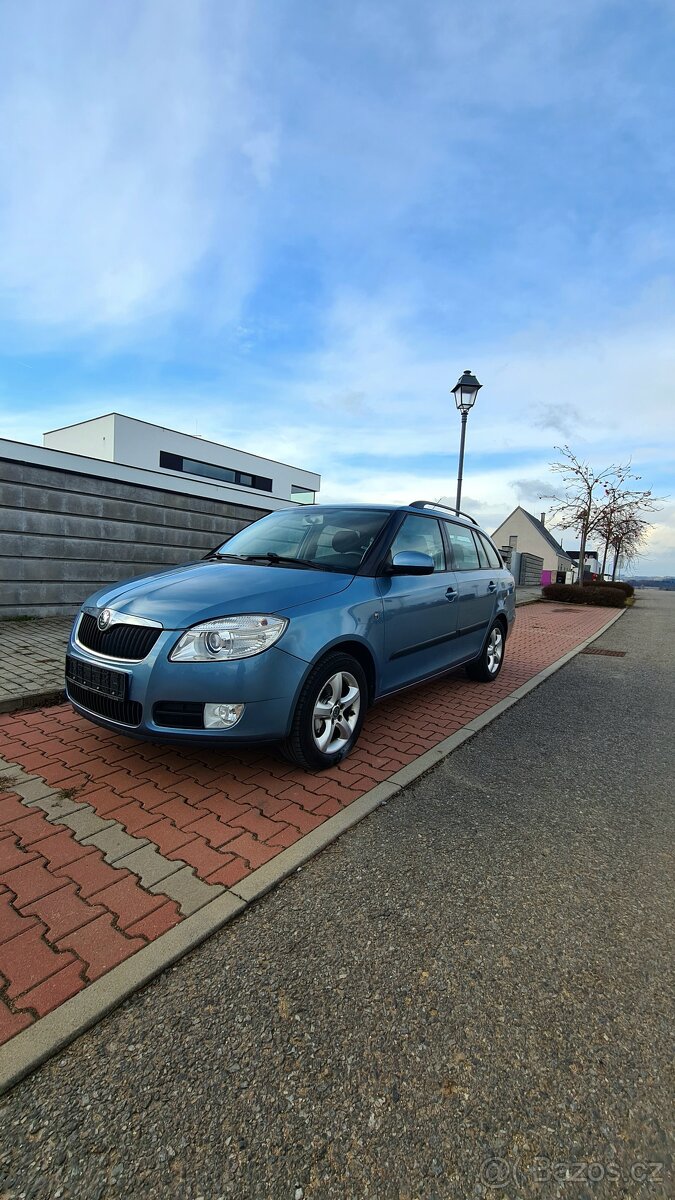 Škoda Fabia 2 Combi 1.4 16v MPI Style Edition - park.senzory
