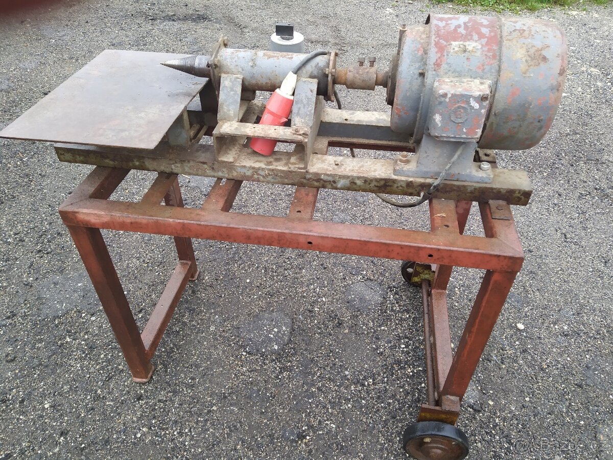 Kuželový stípač dřeva 2,2 kW, 380 V, se stolkem, na dřevo