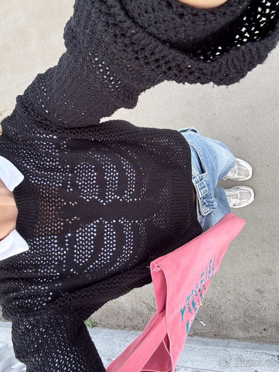 Dámský černý síťovaný svetr – jako nový