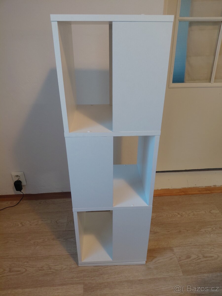 Otočný regál/knihovna