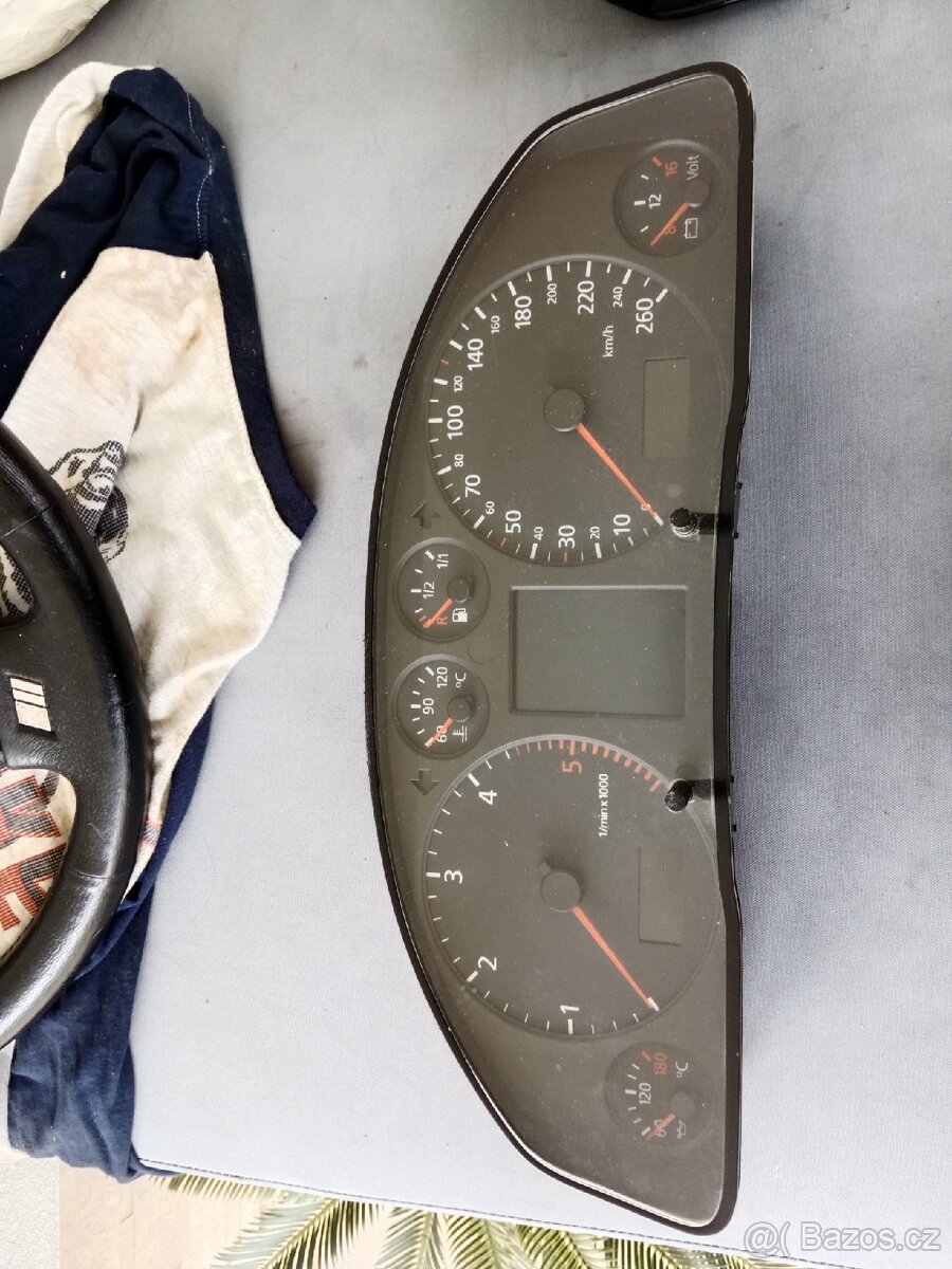 Budíky z maxi-dotem z A4b5,A6 od 99-04 tři