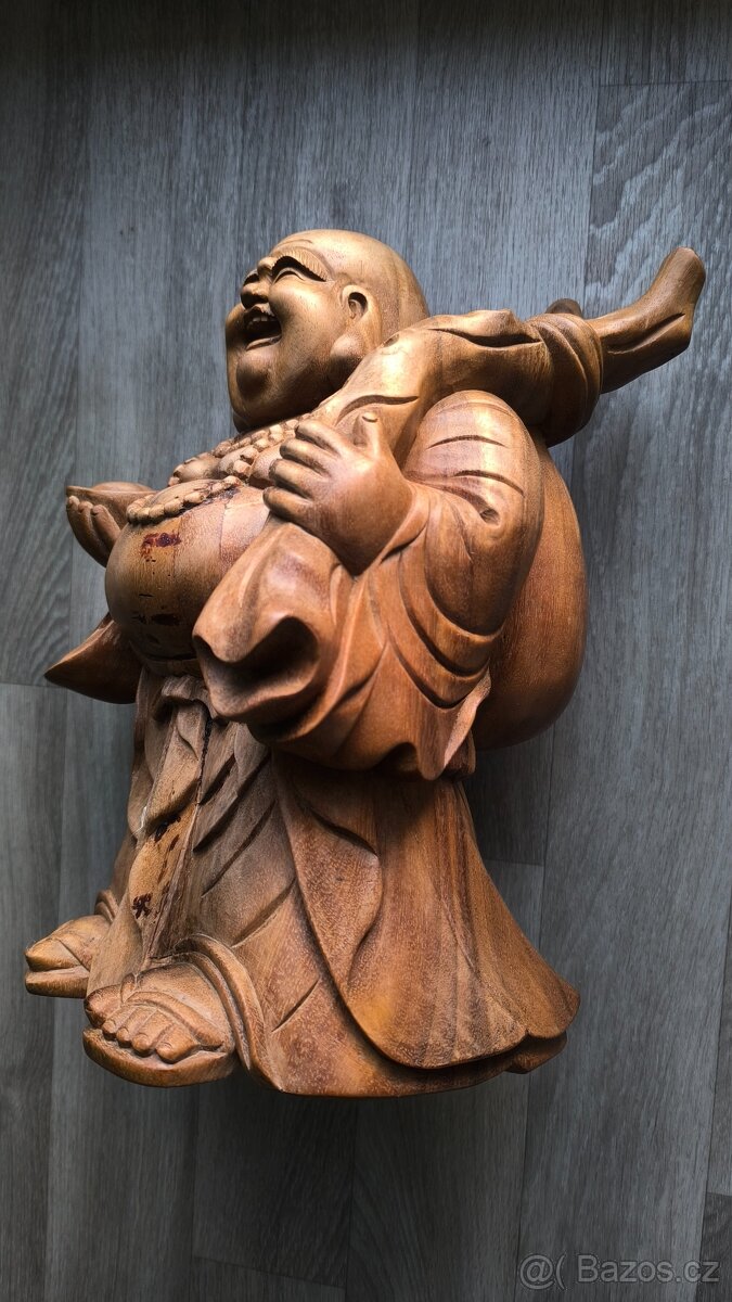 Budha - ručně vyřezávaná soška z exotického dřeva