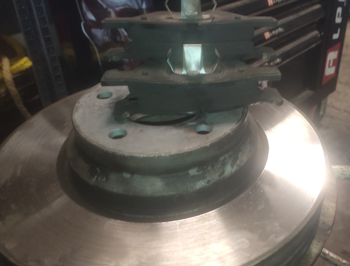 Originální BMW brzdy E90 / E91 330XD Textar, najeto 200km