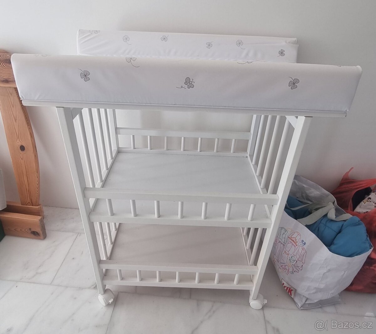 Prebalovaci pult vc. kolecek