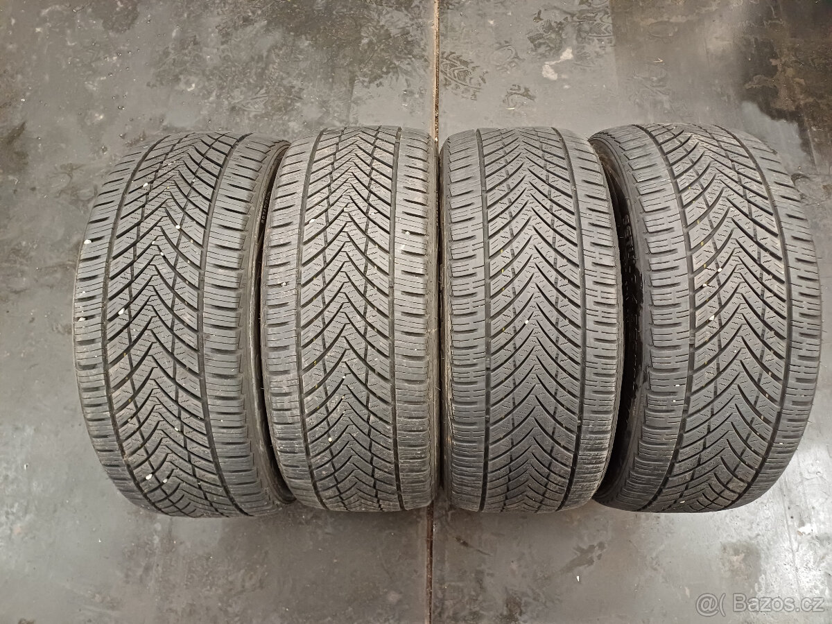 Celoroční pneu Rotalla 215/45/16 90V