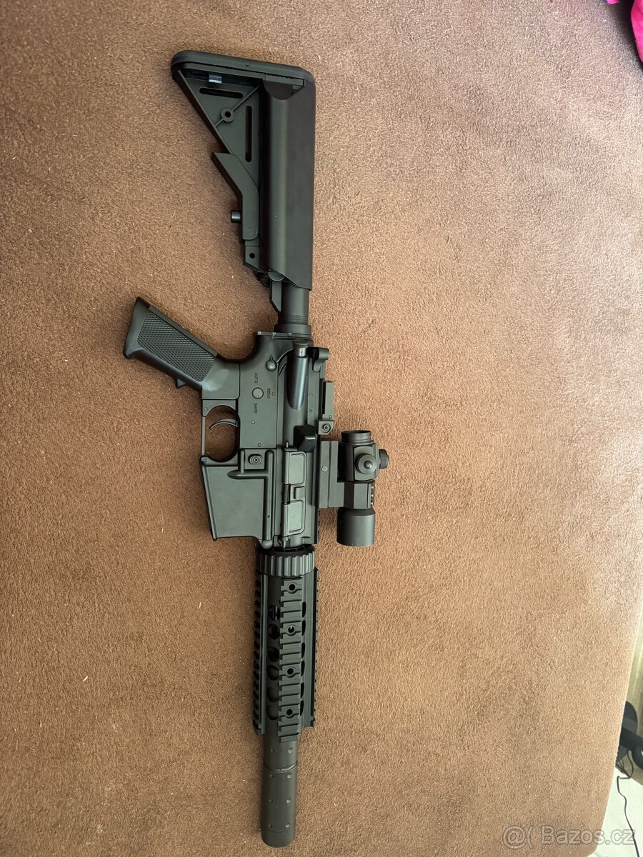 Airsoft CM.513, M4 CQB s tlumičem