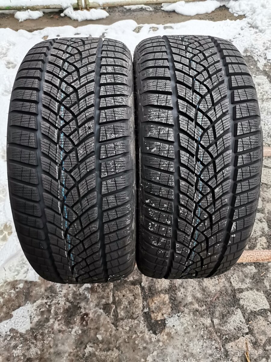 225/40/19 zimni pneu GOODYEAR 225 40 19