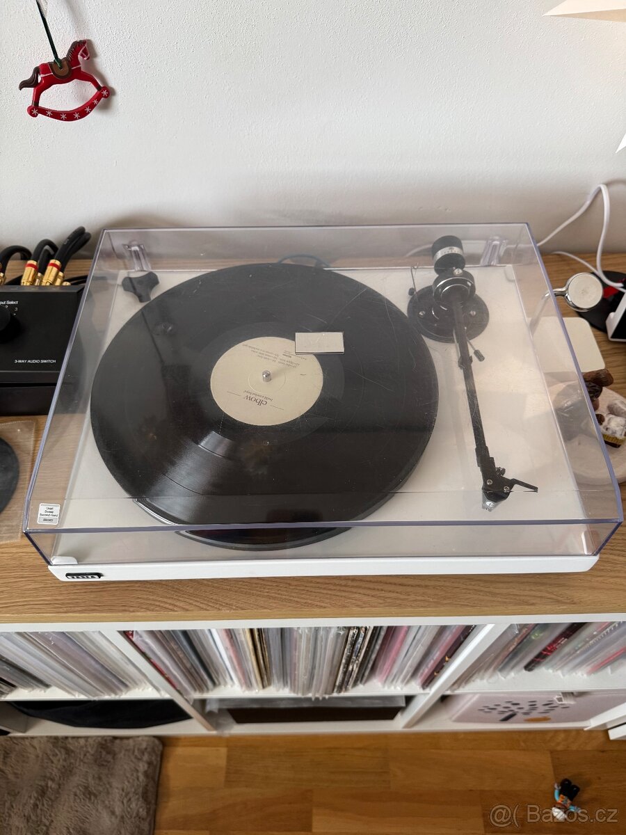 GRAMOFON TESLA NC500 po renovaci