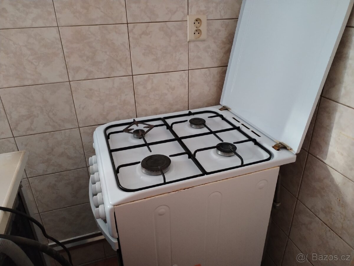Nabízím myčku+plynový sporák