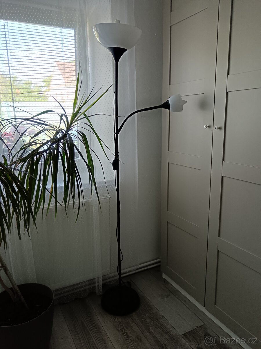 Stojací lampa