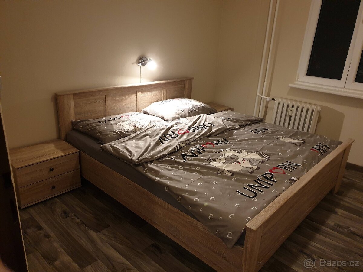 Postel vč. roštů a matrací