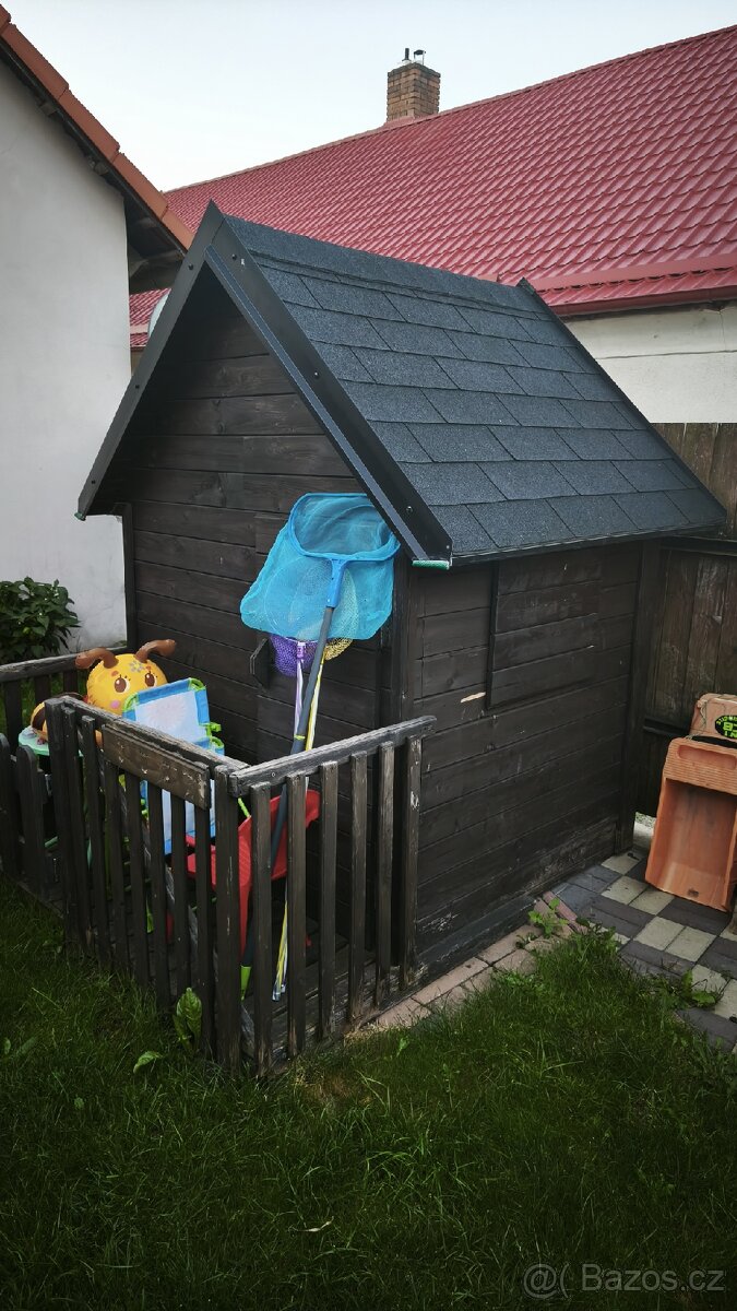 Dřevěný domeček