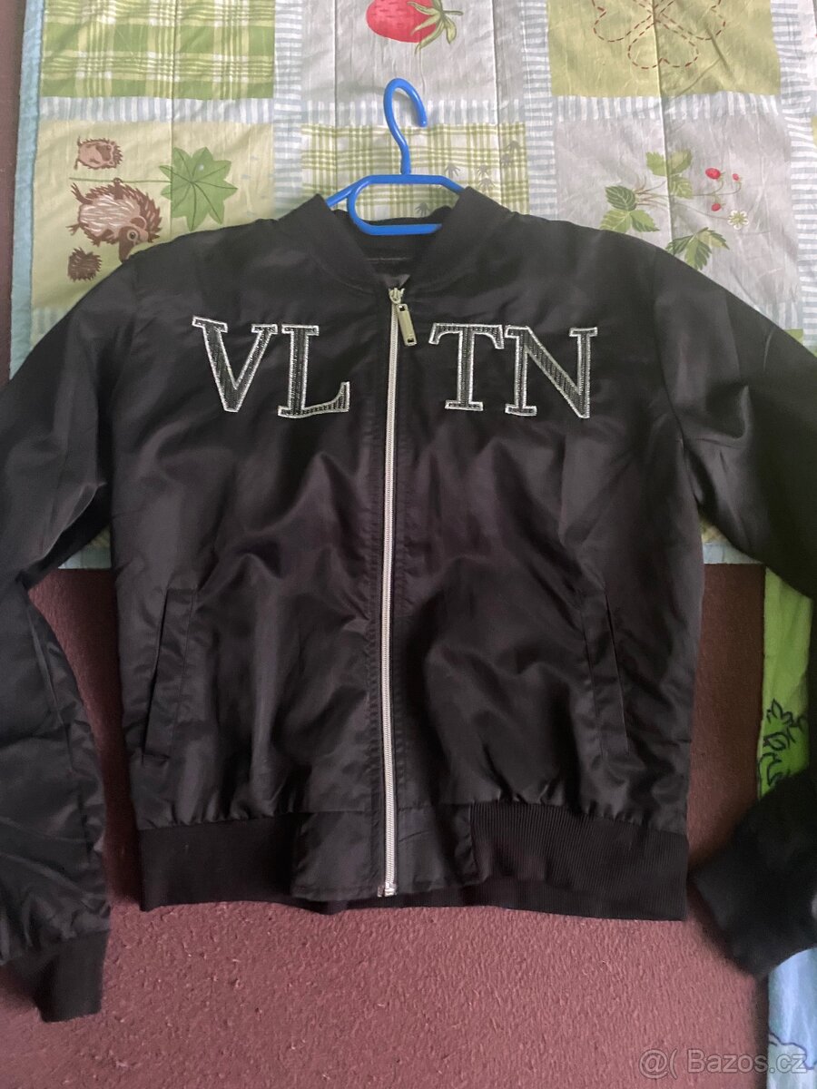 nádherný bomber Valentino