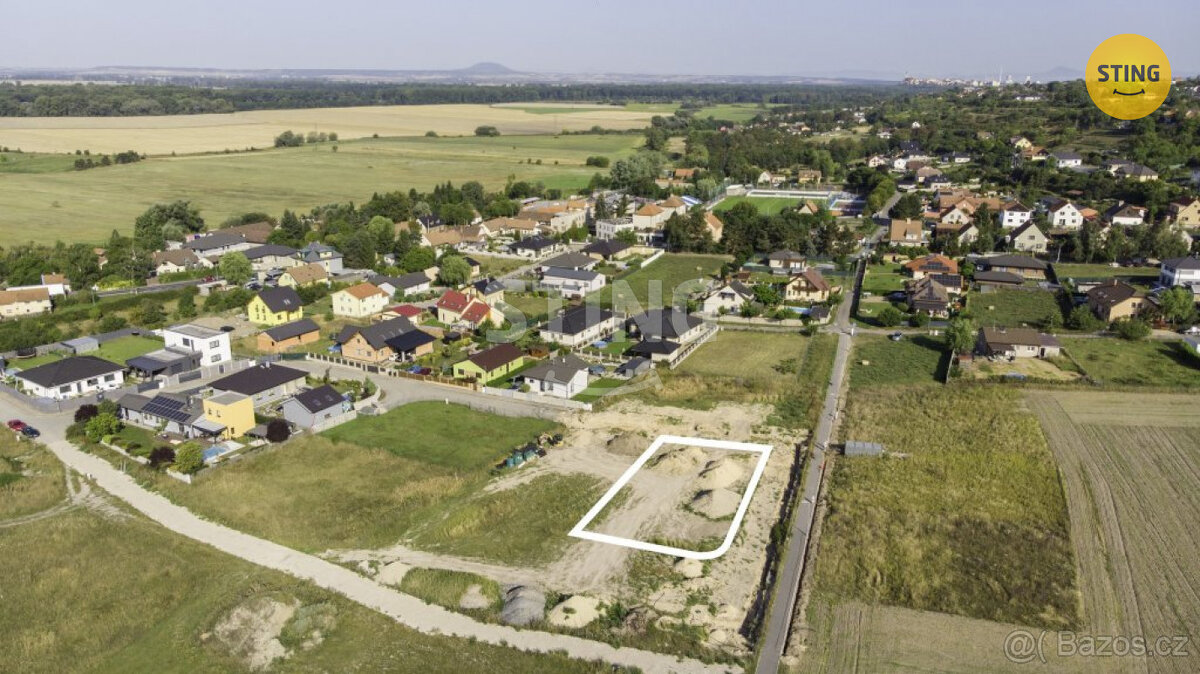 Krásný pozemek pro výstvbu rodinného domu či dvojdom, 133244