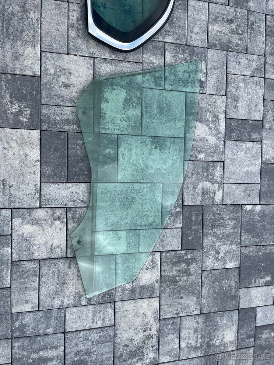 Škoda Superb II Facelift 2015 okna dveří levá strana