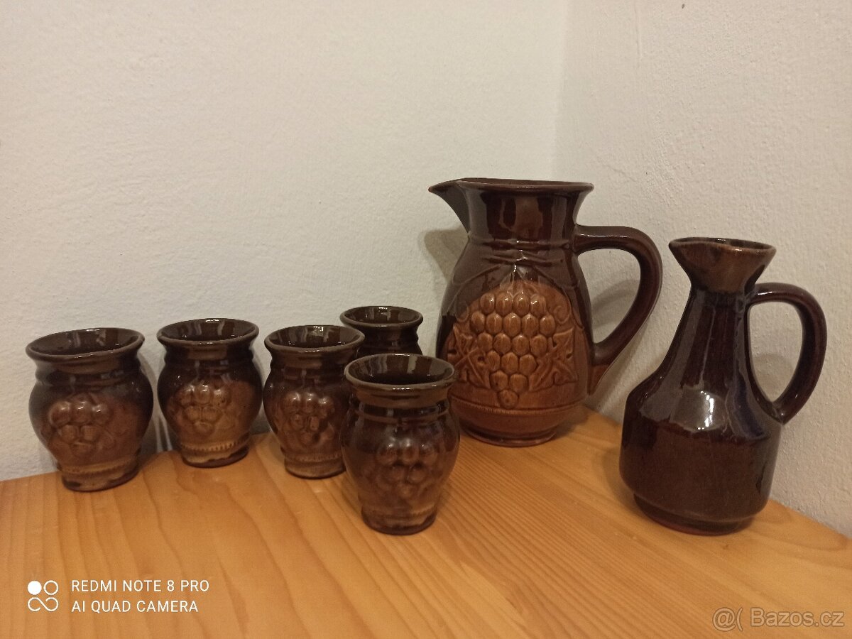 Keramická souprava na víno