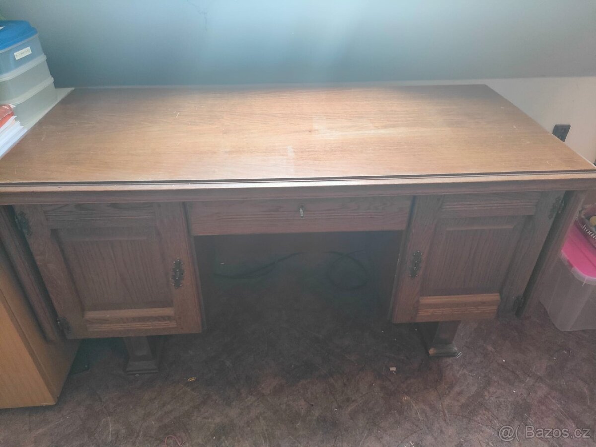 Psací stůl