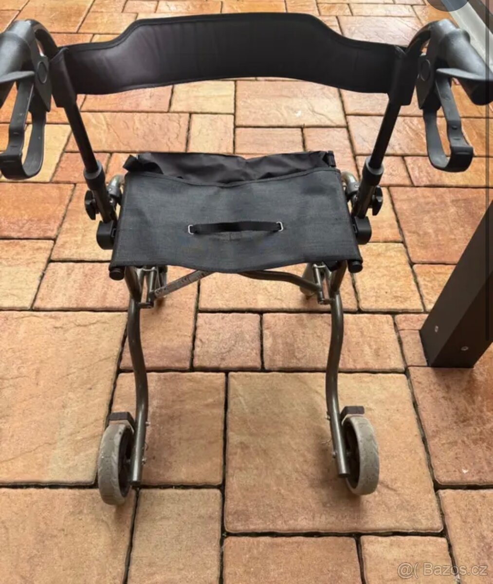 Chodítko / rollátor – skládací, se sedátkem a taškou