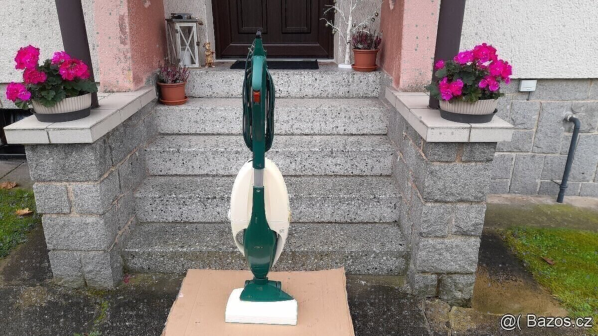 Vysavač Vorwerk 130 s elektronickou klepaci hlavicí