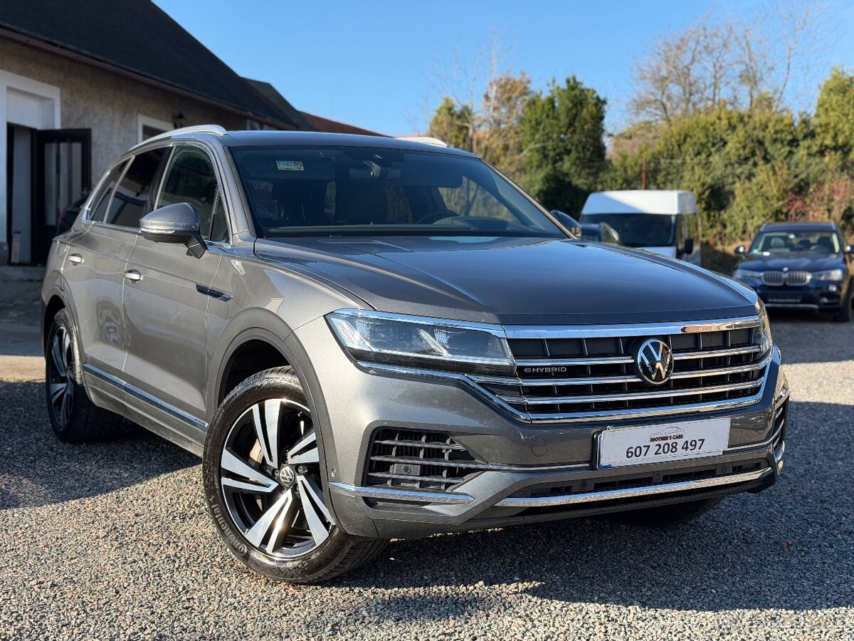 VW Touareg 3.0TSi V6 E HYBRID 2022 - MAX VÝBAVA - DPH