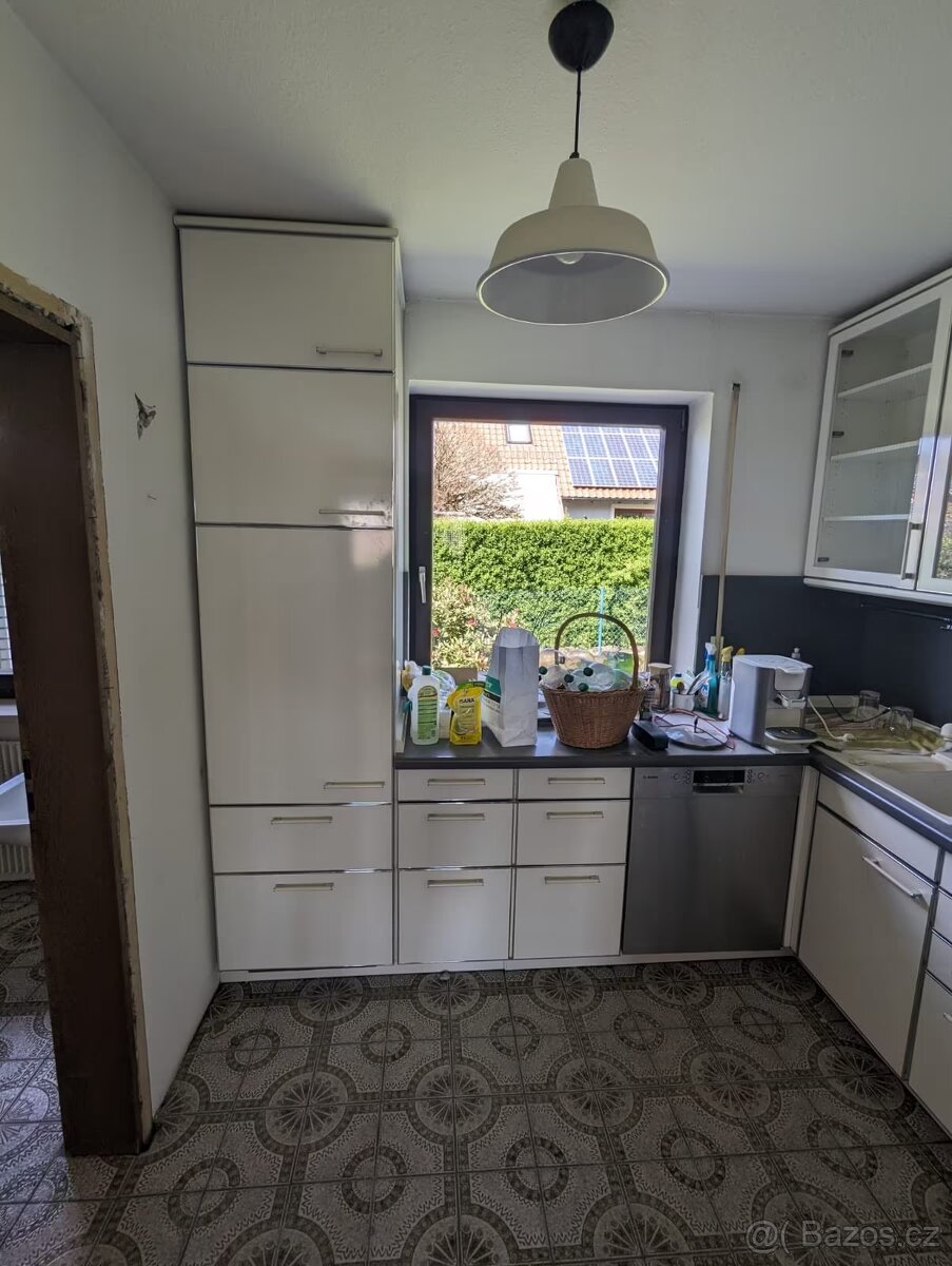 Prodám kvalitní a značkovou kuchyni Bosch včetně spotřebičů