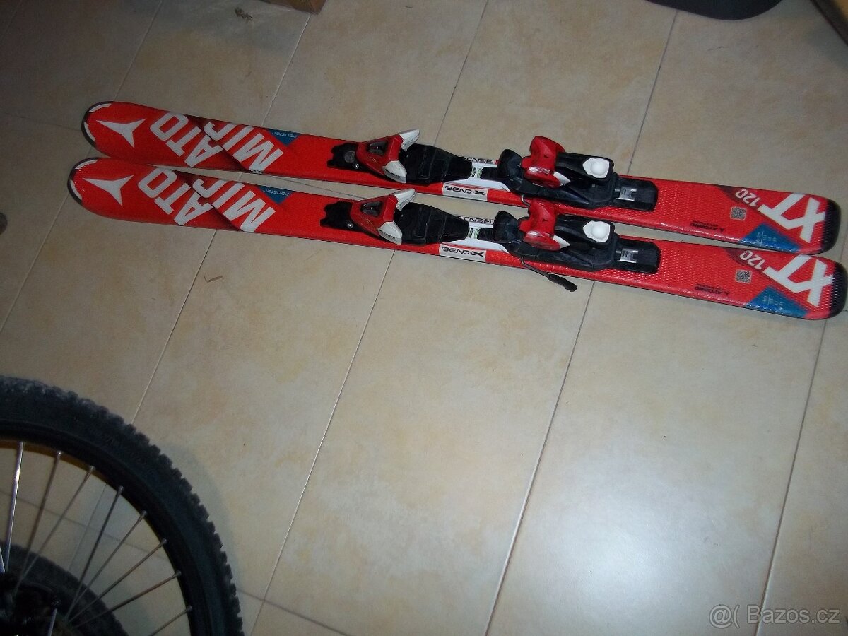 Juniorské carvingové lyže Atomic 120 cm