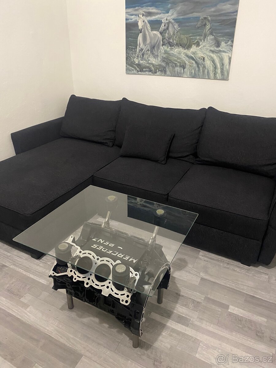 Stůl z bloku motoru Mercedes-Benz V6