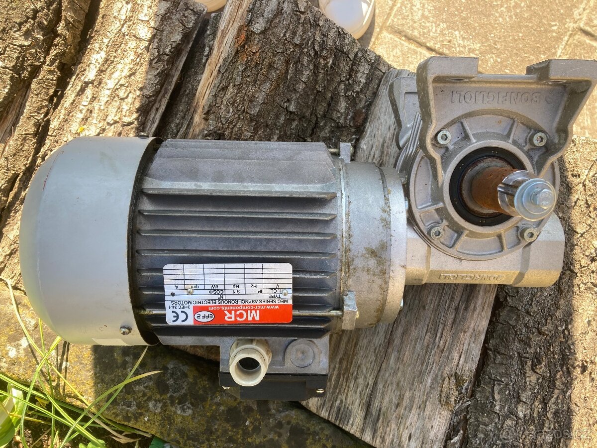 Elektrický motor s převodovkou