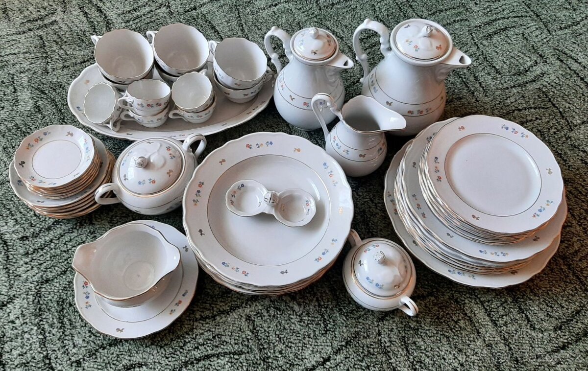 Starožitný porcelánový servis