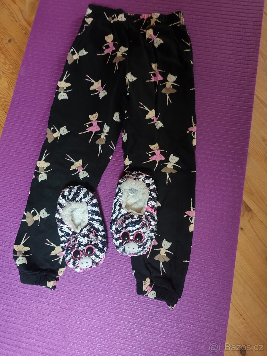Dívčí tepláky vel.134 + dívčí ťapky