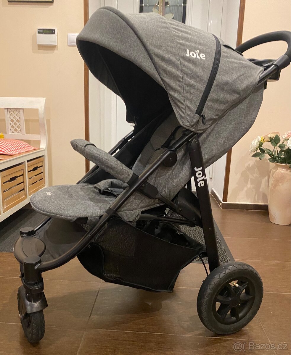 Sportovní kočárek značka Joie