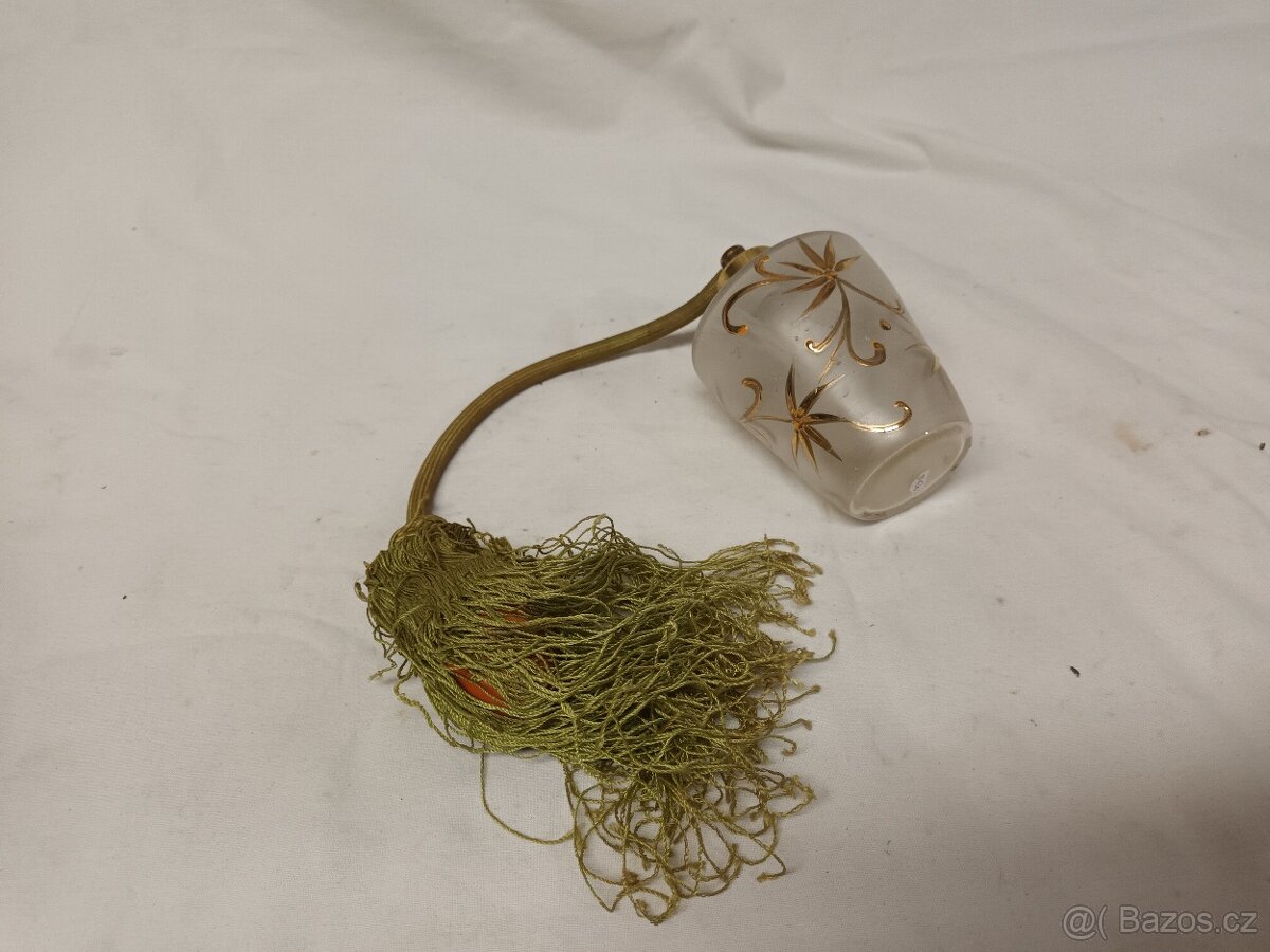 Starý flakón na parfém