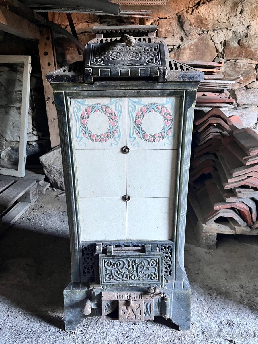 Luxusní secesní kamna – set s uhlákem (r. 1910)