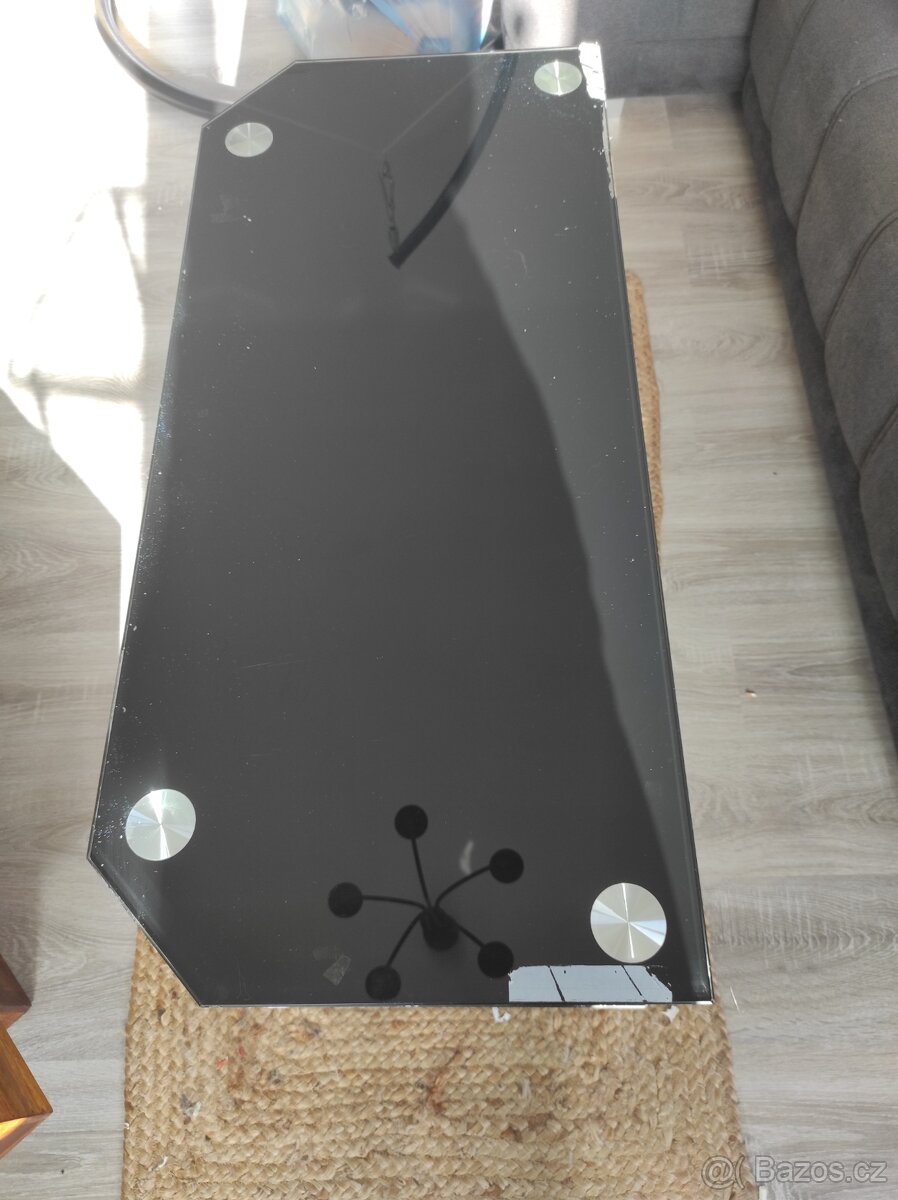 Televizní/konferenční skleněný stolek černý