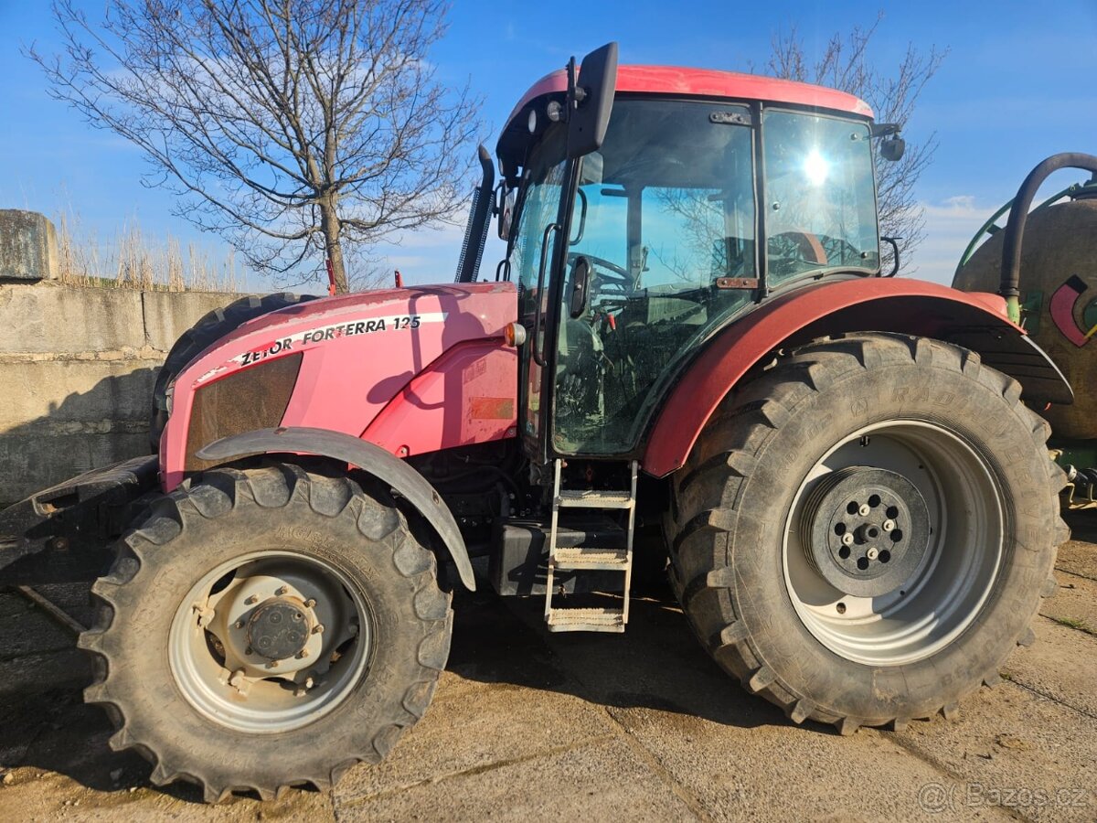 Kolový traktor Zetor Fortera 125