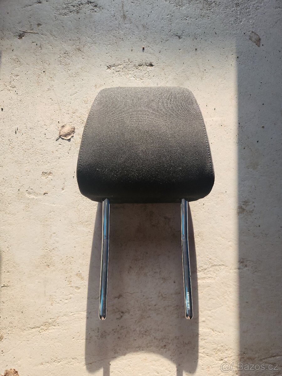 Opěrka hlavy Octavia 3