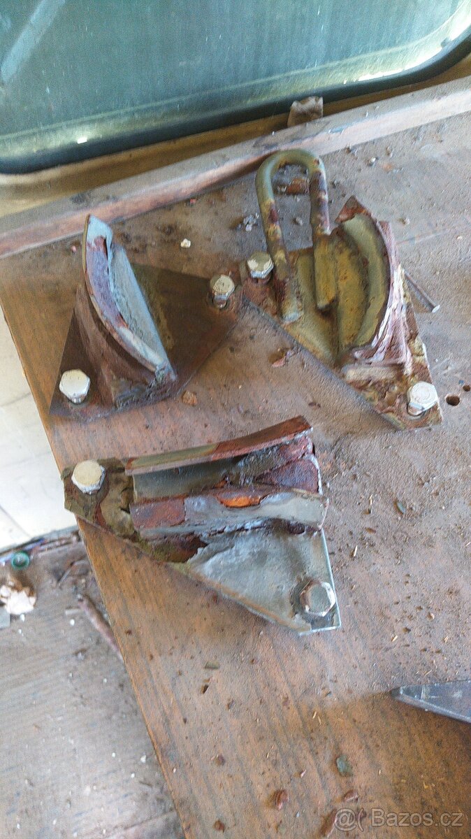 Držáky na přední jeřáb nárazníku v3s a Cívka na lana