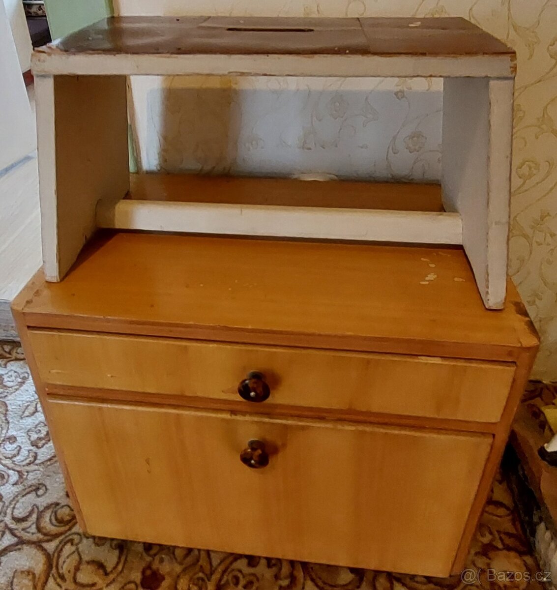 Retro skříňka možno i se štokrletem