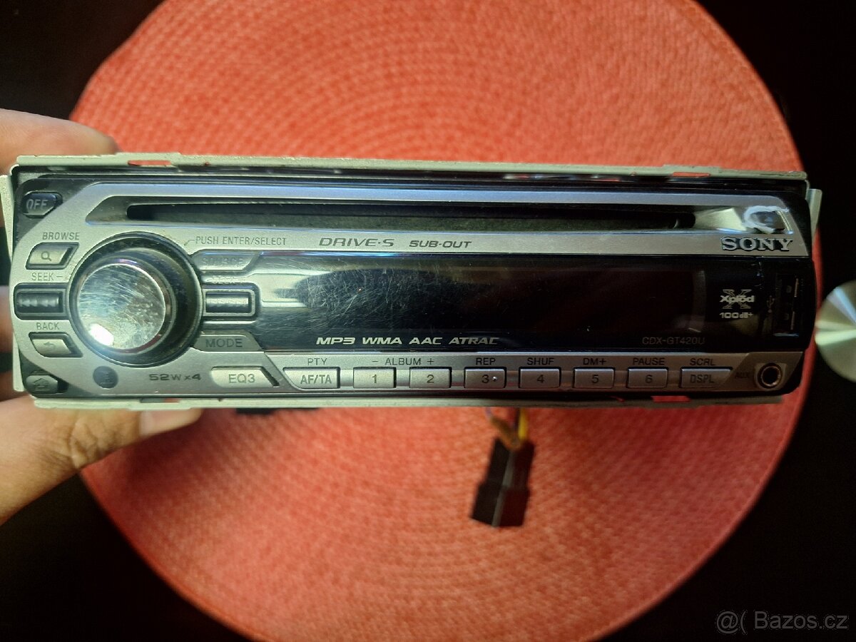 Autorádio Sony Ericsson s Bluetooth a CD přehrávačem