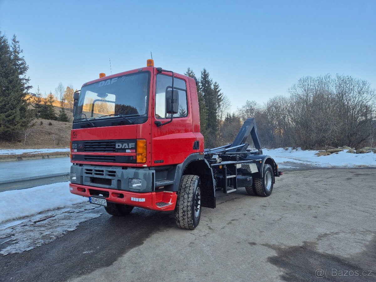 DAF 65.210 hákový nosič