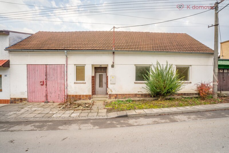 Prodej rodinného domu k rekonstrukci 164 m2, pozemek 412 m2