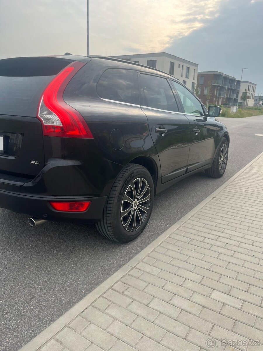 Volvo XC60 2.4 D5 AWD, 120 kW, 6st. manuál, 2011, 2. majitel