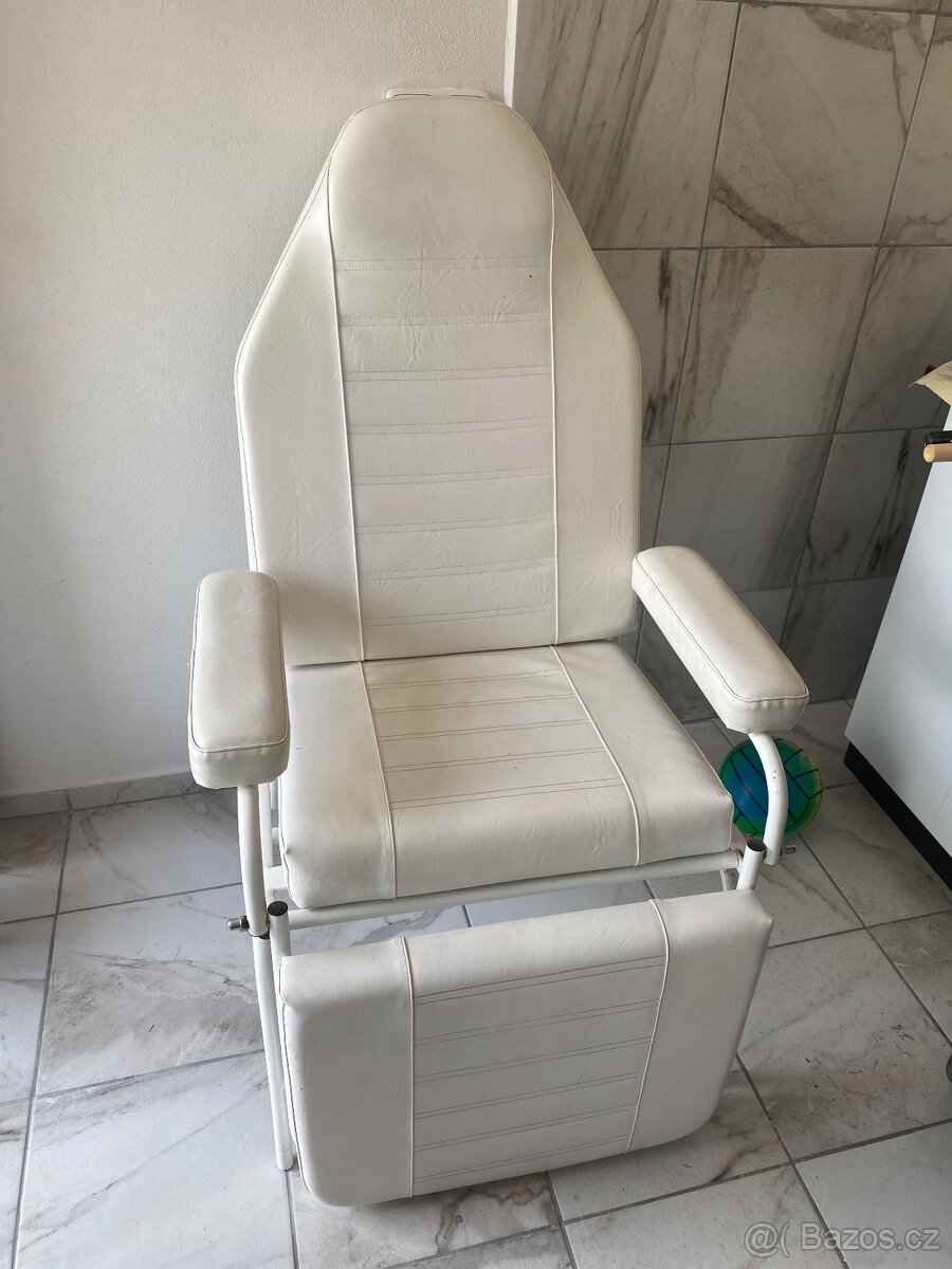 Pedi. Křeslo