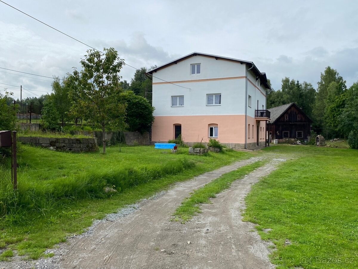 Prodám rodinný dům, nebo vyměním za byt ve městě s doplatkem