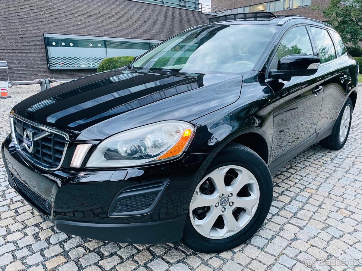 Volvo XC60 2.4 D5 4x4 5VÁLEC MANUÁL VÝHŘEV KAMERA TAŽNÉ