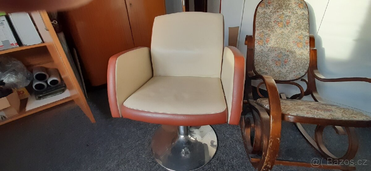 Kadeřnické křeslo