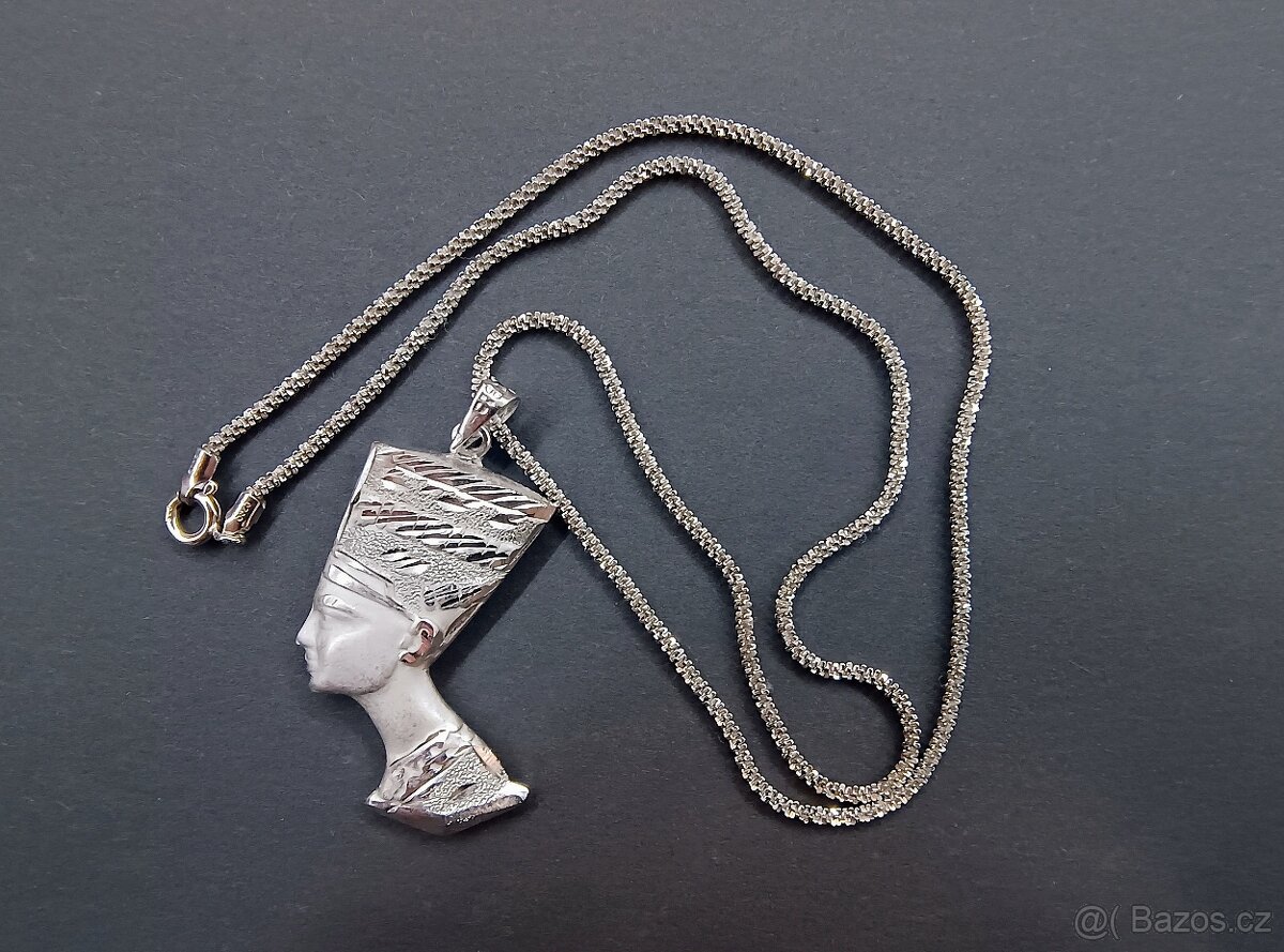 Stříbrný (925) řetízek s přívěskem Nefertiti