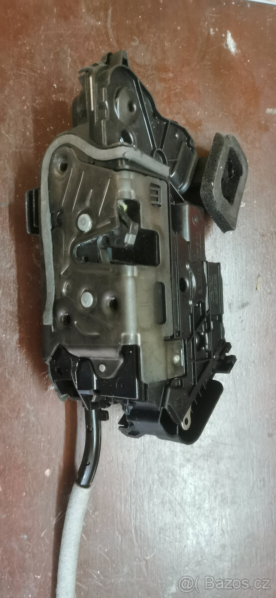 Škoda Octavia III – centrální zamykání LP dveře