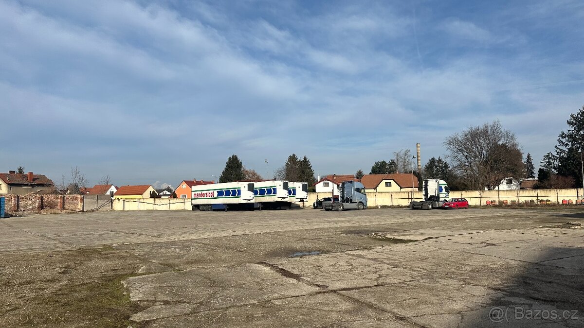 Pronájem venkovních zpevněných ploch + kanceláře/byt pro zam