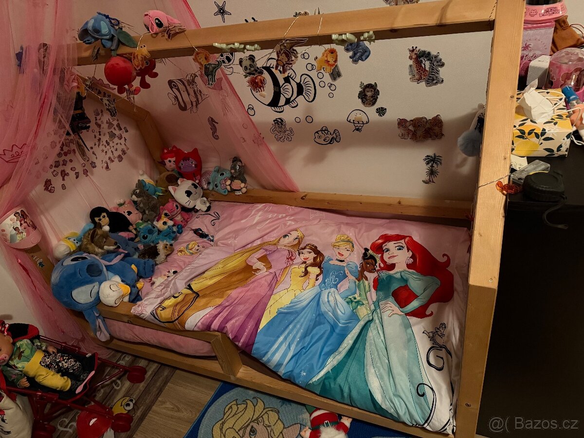 Domečková postel - masiv